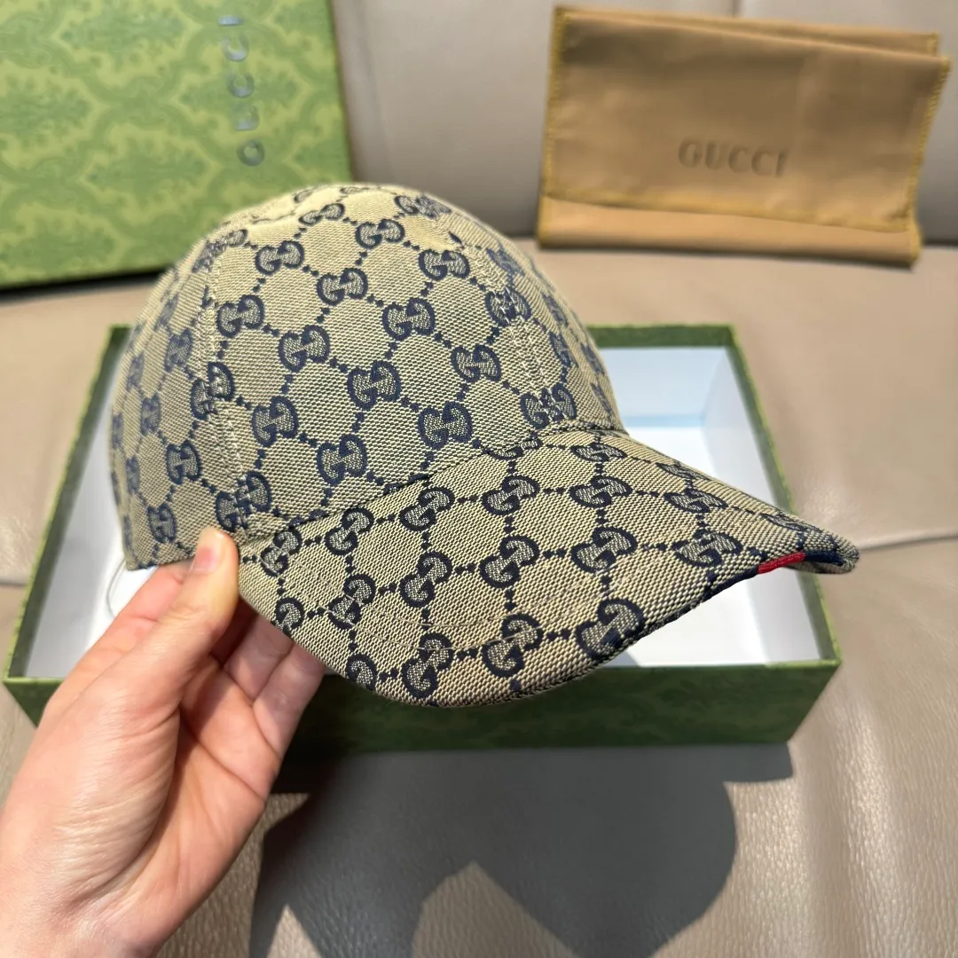 P90 original version shipped!   , Gucci (Gucci) latest original baseball cap, wide webbing. 1:1 mold opening and customization at the counter, the highest version, original canvas fabric + first-layer cowhide, light and breathable! Photographed in real life, suitable for men and women in all seasons, basic head circumference 56cm, adjustable patches.