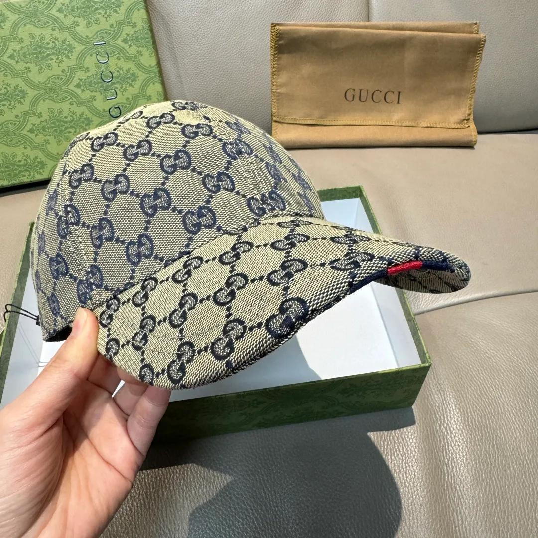 P90 original version shipped!   , Gucci (Gucci) latest original baseball cap, wide webbing. 1:1 mold opening and customization at the counter, the highest version, original canvas fabric + first-layer cowhide, light and breathable! Photographed in real life, suitable for men and women in all seasons, basic head circumference 56cm, adjustable patches.