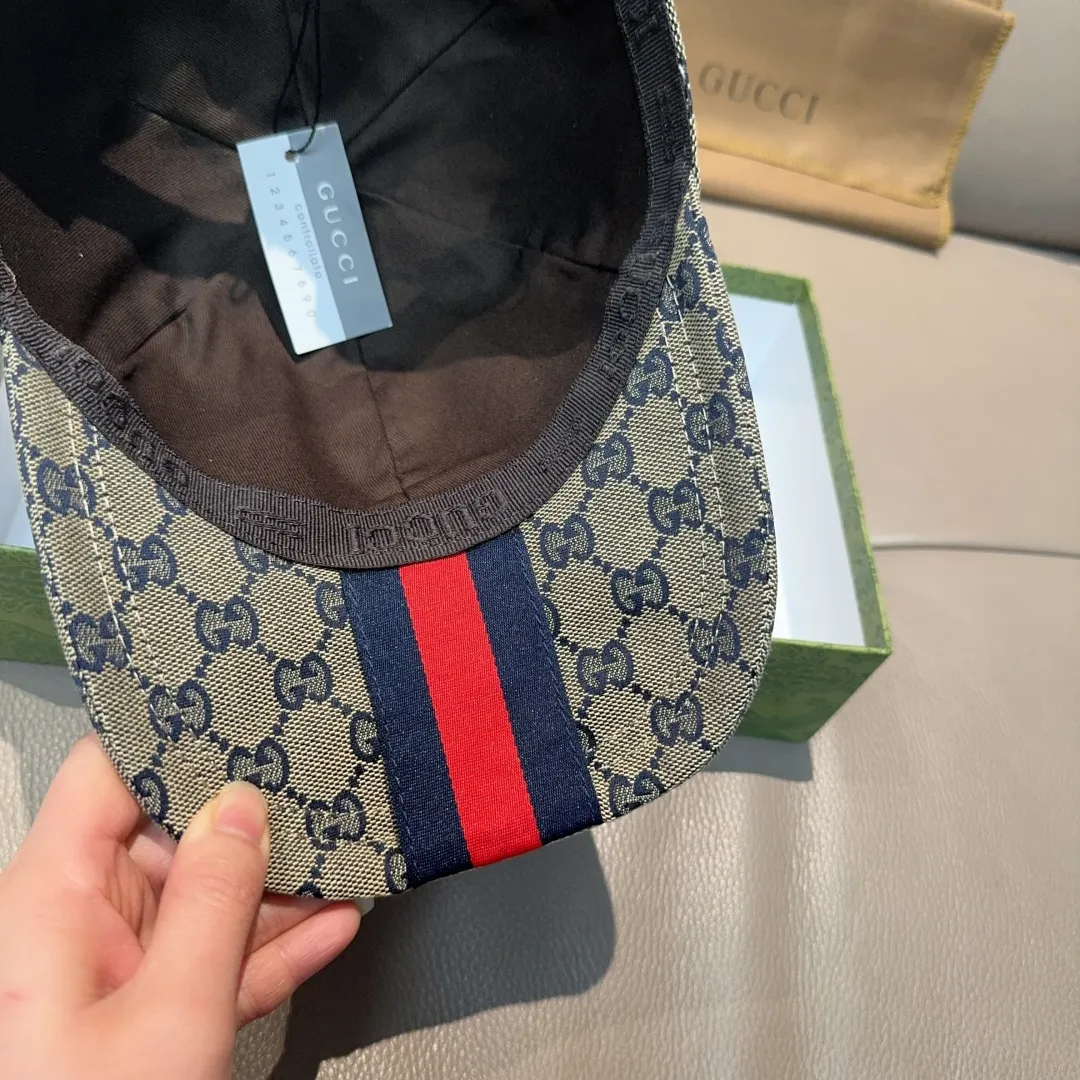 P90 original version shipped!   , Gucci (Gucci) latest original baseball cap, wide webbing. 1:1 mold opening and customization at the counter, the highest version, original canvas fabric + first-layer cowhide, light and breathable! Photographed in real life, suitable for men and women in all seasons, basic head circumference 56cm, adjustable patches.