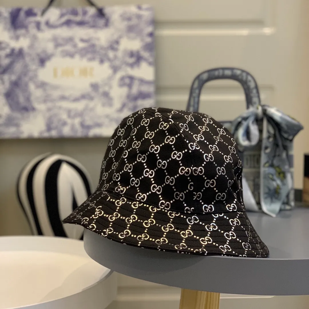 P100 European counters synchronized! Gucci/Gucci 20 early autumn new style white fisherman hat with full logo and flashing silver logo, full of big-name luxury, original blue satin lining, high-end! Head circumference:57cm