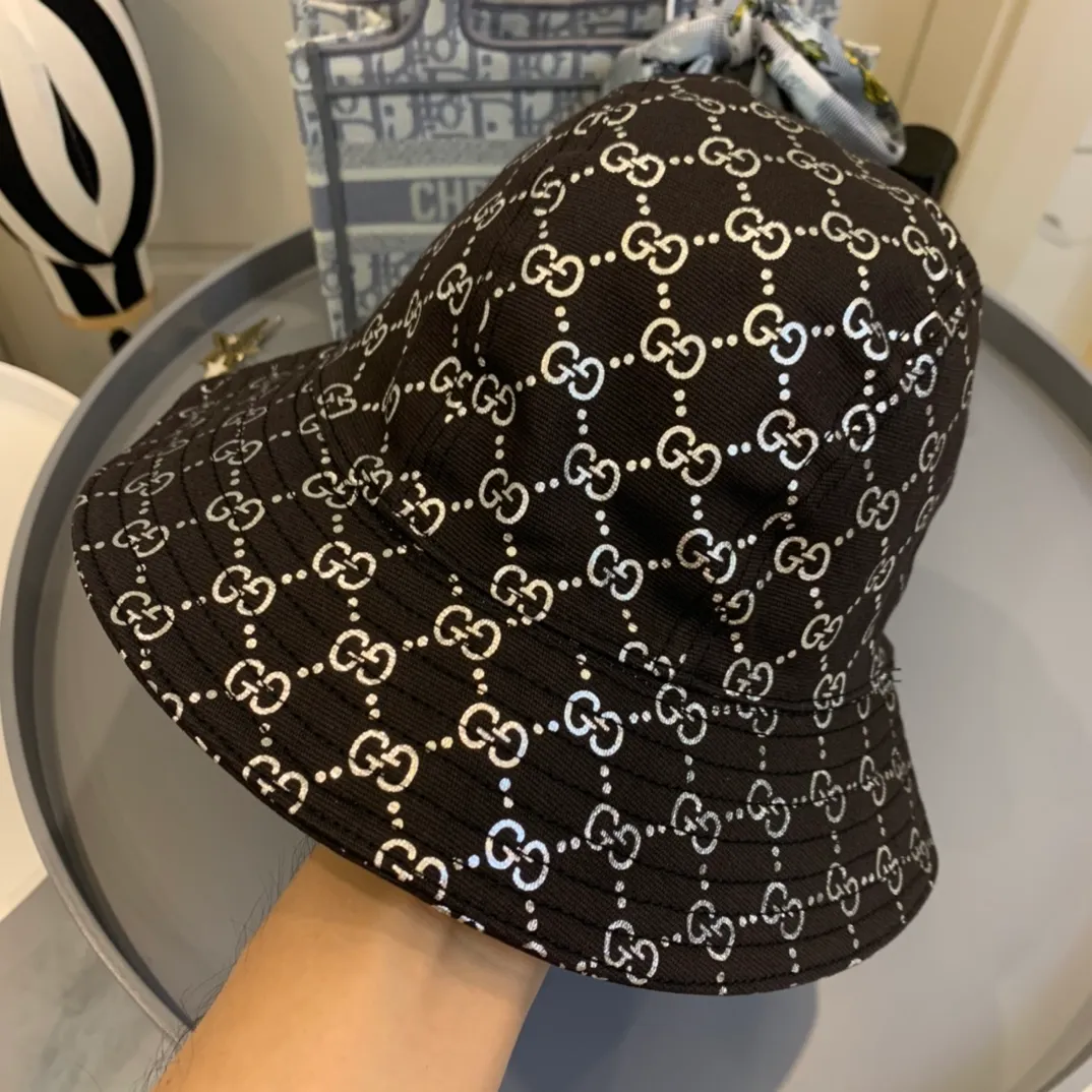 P100 European counters synchronized! Gucci/Gucci 20 early autumn new style white fisherman hat with full logo and flashing silver logo, full of big-name luxury, original blue satin lining, high-end! Head circumference:57cm