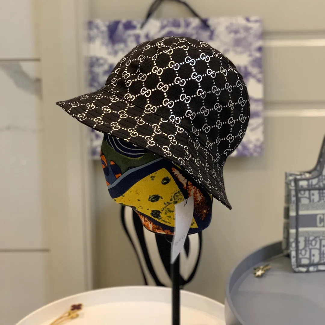 P100 European counters synchronized! Gucci/Gucci 20 early autumn new style white fisherman hat with full logo and flashing silver logo, full of big-name luxury, original blue satin lining, high-end! Head circumference:57cm
