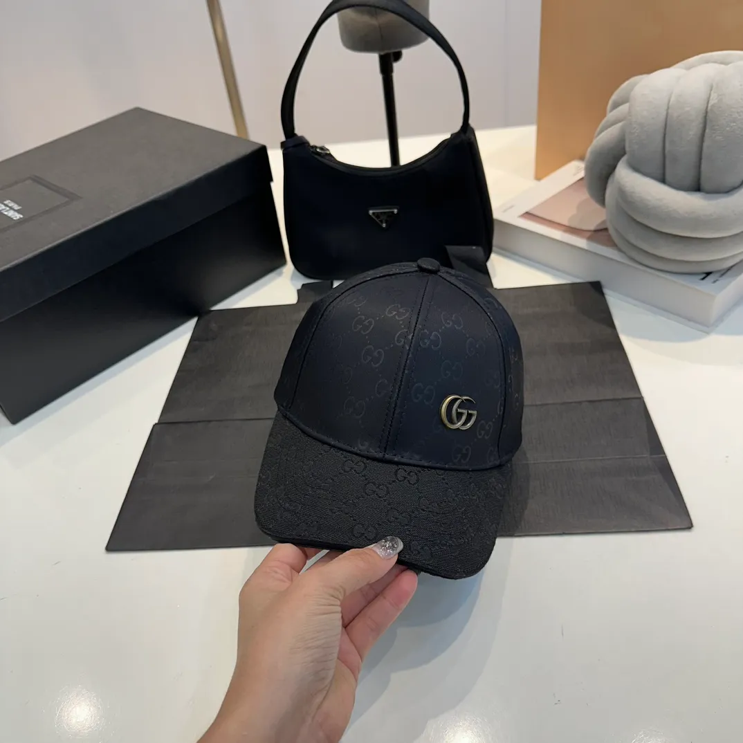P54 Gucci Baseball Cap♥️GUCCI🧢New product from the official website, baseball cap, original quality, very popular 🔥🎩The craftsmanship is very exquisite, high-end and classy! Low-key luxury, easy to carry!