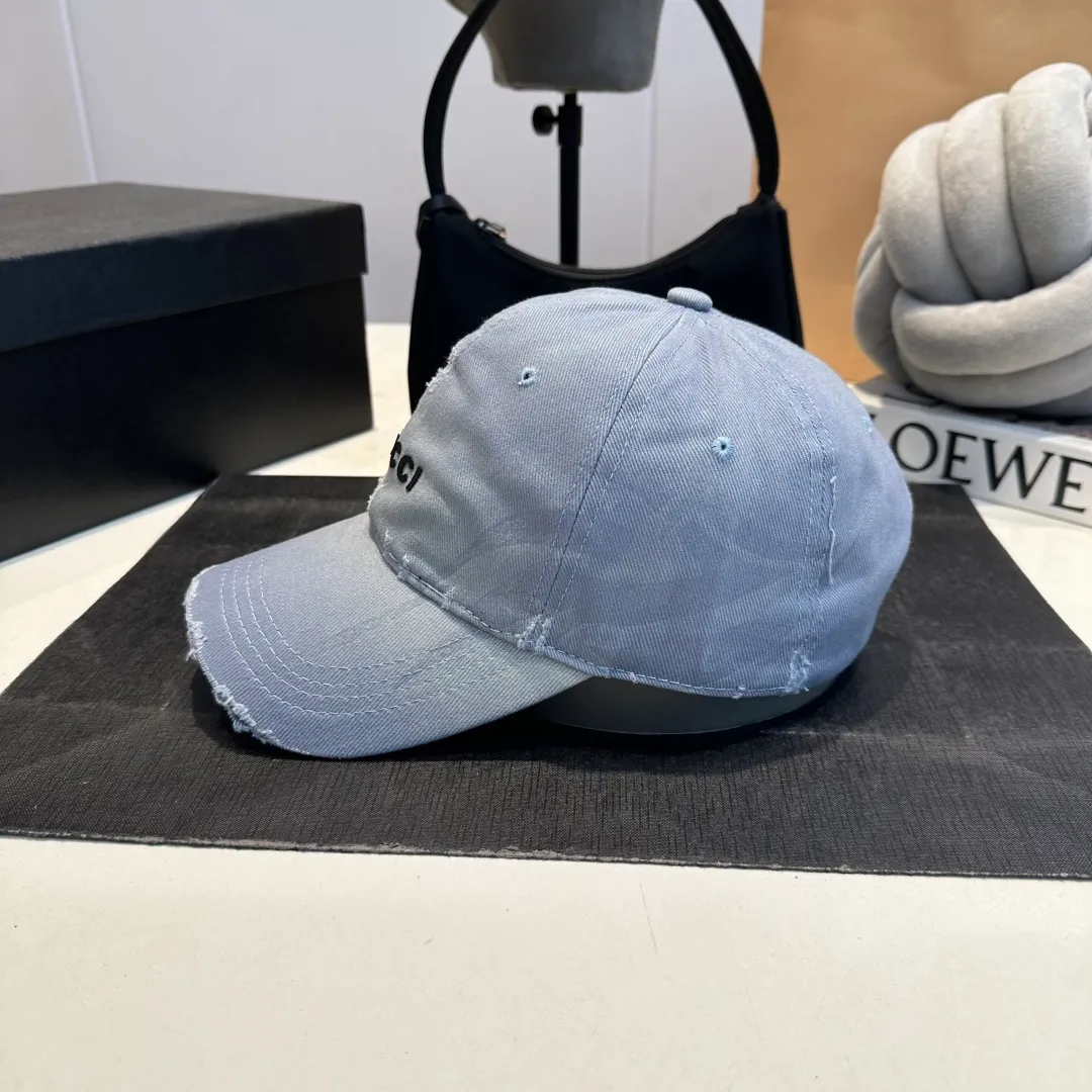 P60 GUCCI ripped baseball cap, the original quality is very popular, the craftsmanship is very exquisite, the atmosphere is high-end and classy! Low-key luxury, easy to carry! Running volume!