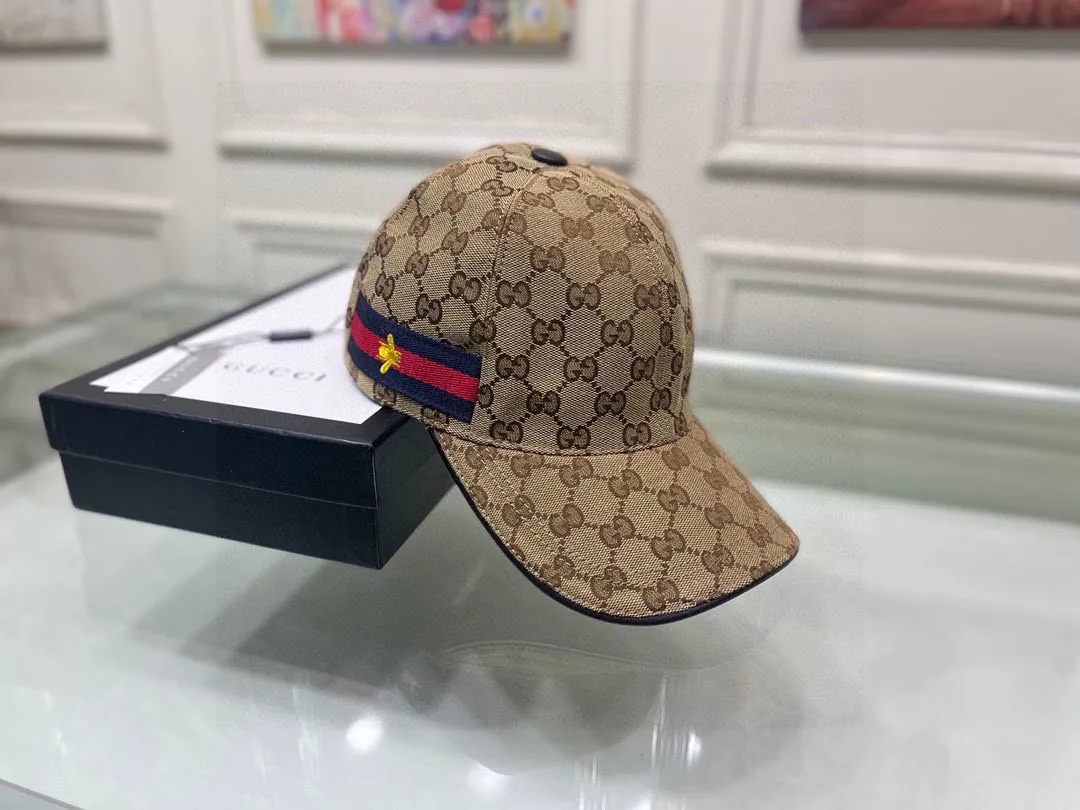 🉐1.1 million classic models shipped!  , Gucci (Gucci) classic original baseball cap 😍😍 1:1 mold opening and customization at the counter, the highest version, original canvas fabric + first layer of cowhide, pure cotton lining, light and breathable! Photographed in real life, suitable for men and women in all seasons, basic head circumference 56cm, adjustable patches.
