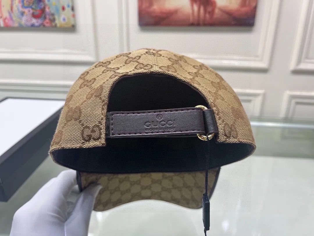 🉐1.1 million classic models shipped!  , Gucci (Gucci) classic original baseball cap 😍😍 1:1 mold opening and customization at the counter, the highest version, original canvas fabric + first layer of cowhide, pure cotton lining, light and breathable! Photographed in real life, suitable for men and women in all seasons, basic head circumference 56cm, adjustable patches.