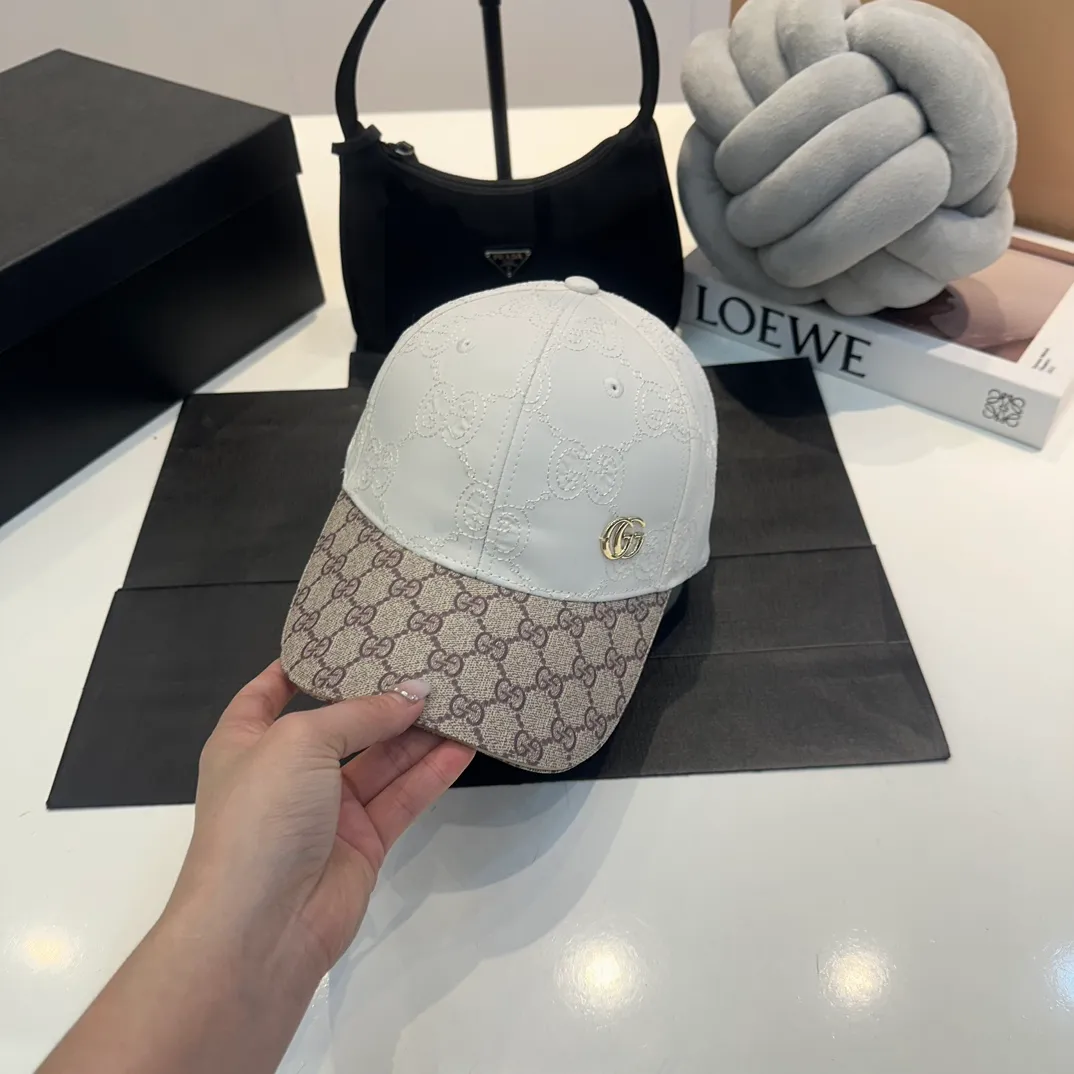 P56 New model shipped from the official website Gucci's latest original baseball cap, large double G, customized at the counter with 1:1 mold opening, light and breathable! Basic head circumference 56, adjustable patch