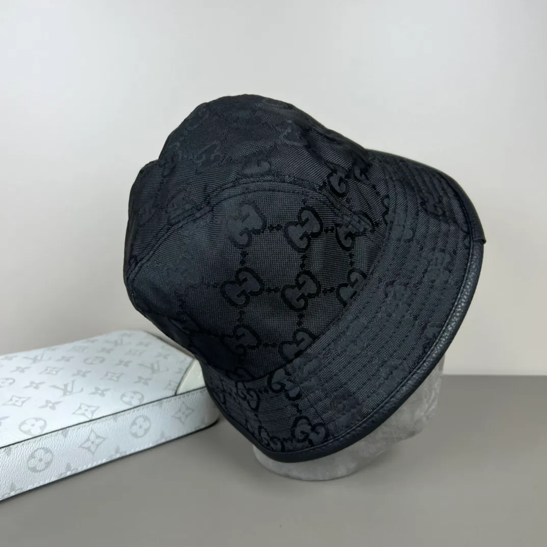 50💰GUCCI Gucci bucket hat👒The new Gucci fisherman hat from the official website is coming. The craftsmanship is very exquisite, and it is high-end and classy! Low-key luxury, easy to carry! Running volume!
