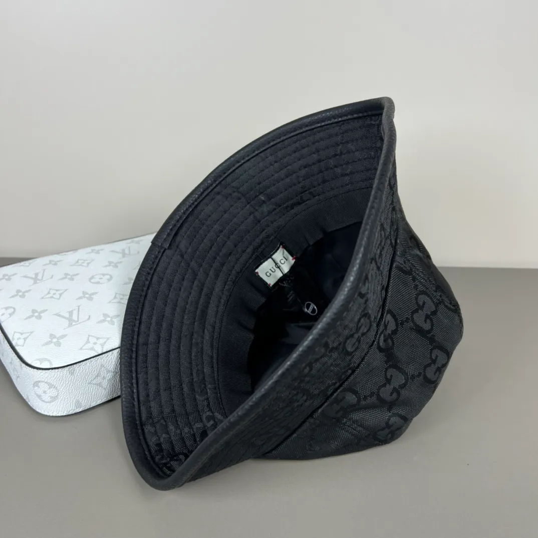 50💰GUCCI Gucci bucket hat👒The new Gucci fisherman hat from the official website is coming. The craftsmanship is very exquisite, and it is high-end and classy! Low-key luxury, easy to carry! Running volume!