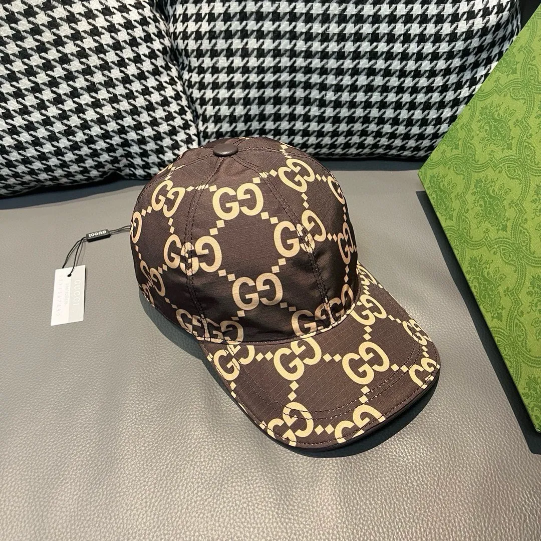P90 new model shipped from the official website, Gucci's latest original baseball cap, large double G, 1:1 mold customization at the counter, perfect alignment, original canvas fabric + first-layer cowhide, light and breathable! The basic head circumference is 56cm, and the patch is adjustable.