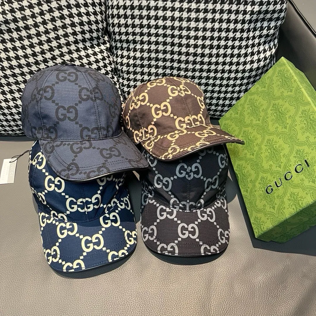 P90 new model shipped from the official website, Gucci's latest original baseball cap, large double G, 1:1 mold customization at the counter, perfect alignment, original canvas fabric + first-layer cowhide, light and breathable! The basic head circumference is 56cm, and the patch is adjustable.