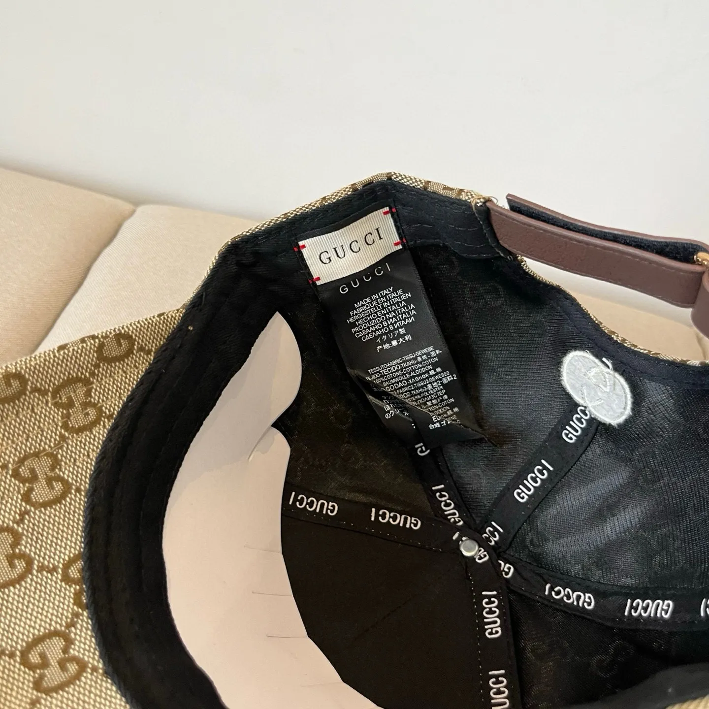 P60 Gucci Baseball Cap♥️GUCCI🧢New product from the official website, baseball cap, original quality, very popular 🔥🎩 The craftsmanship is very exquisite, high-end and classy! Low-key luxury, easy to carry! Running volume!