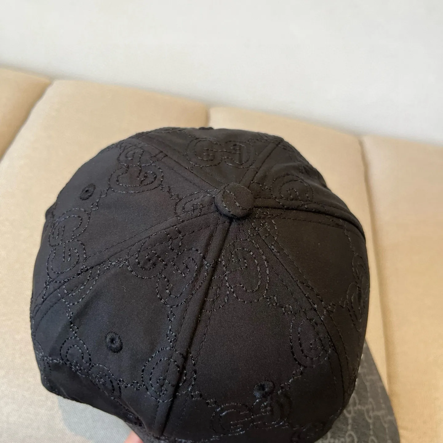 P60 Gucci Baseball Cap♥️GUCCI🧢New product from the official website, baseball cap, original quality, very popular 🔥🎩 The craftsmanship is very exquisite, high-end and classy! Low-key luxury, easy to carry! Running volume!