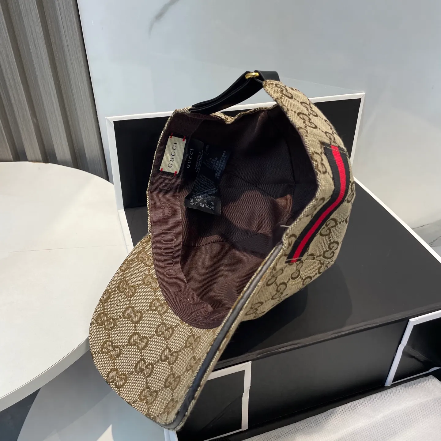P60 Gucci (Gucci) classic original baseball cap😍Customized with 1:1 mold opening at the counter, the highest version, the original canvas is light and breathable! Photographed in real life, suitable for men and women in all seasons, basic head circumference 56cm, adjustable patches.