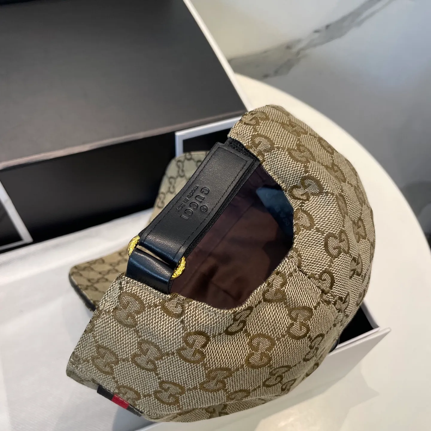 P60 Gucci (Gucci) classic original baseball cap😍Customized with 1:1 mold opening at the counter, the highest version, the original canvas is light and breathable! Photographed in real life, suitable for men and women in all seasons, basic head circumference 56cm, adjustable patches.