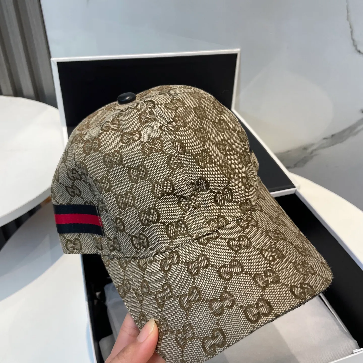 P60 Gucci (Gucci) classic original baseball cap😍Customized with 1:1 mold opening at the counter, the highest version, the original canvas is light and breathable! Photographed in real life, suitable for men and women in all seasons, basic head circumference 56cm, adjustable patches.