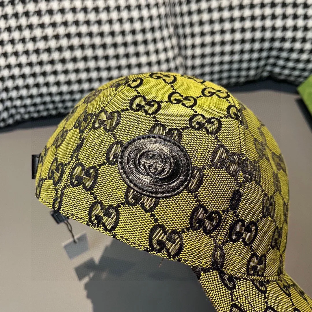 Batch 90, Gucci (Gucci) new original baseball cap, Multicolor series canvas baseball cap! The latest model from the counter, 1:1 genuine mold opening, original canvas fabric + first layer of cowhide, original factory quality! The quality is great, the basic head circumference is 56cm, and the patch is adjustable.
