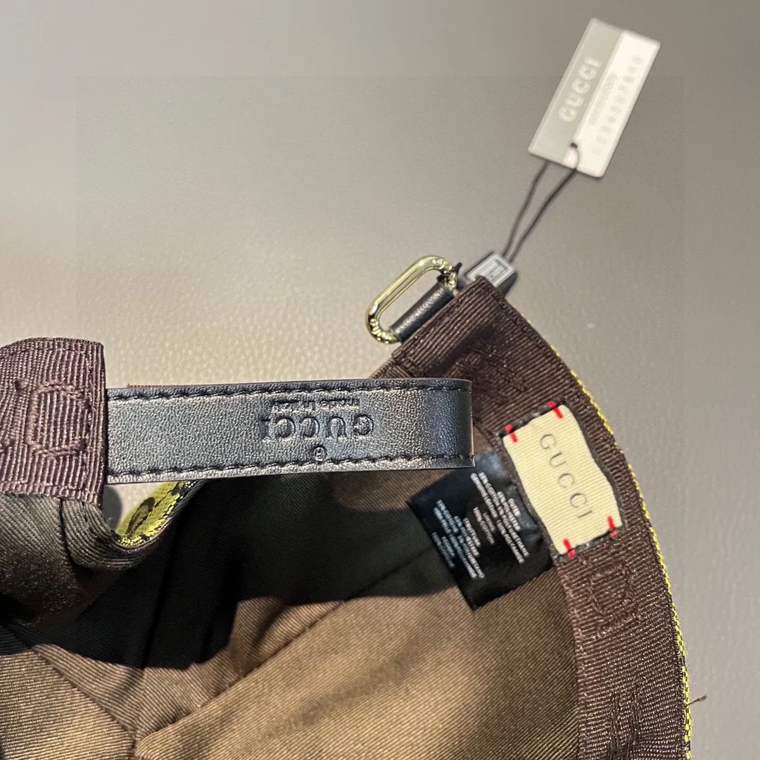 Batch 90, Gucci (Gucci) new original baseball cap, Multicolor series canvas baseball cap! The latest model from the counter, 1:1 genuine mold opening, original canvas fabric + first layer of cowhide, original factory quality! The quality is great, the basic head circumference is 56cm, and the patch is adjustable.