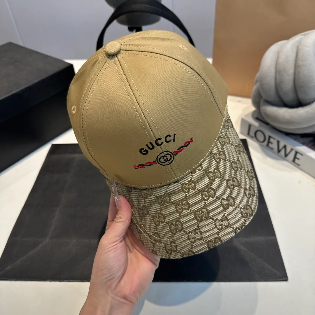 P56 Gucci Baseball Cap♥️GUCCI🧢New product from the official website, baseball cap, original quality, hot arrival 🔥🎩 The craftsmanship is very exquisite, high-end and classy! Low-key luxury, easy to carry! Running volume!