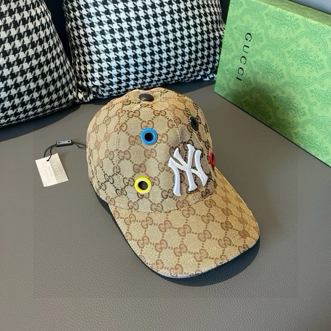 Batch 90 NY&Gucci (Gucci) cooperation baseball cap, the latest model in the counter, NY embroidery, 1:1 mold customization, original breathable sail fabric + first layer of cowhide, perfect details, original quality, exclusive physical shooting, suitable for men and women.  , 3 colors are in stock at the counter!
