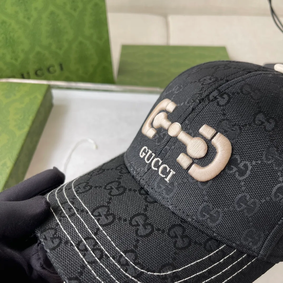 Special batch of 60 Gucci 2023 spring and summer new pure cotton baseball cap. The brim is spliced ​​with personalized contrasting denim, full of design. Personalized and thoughtful style, same style for men and women.
