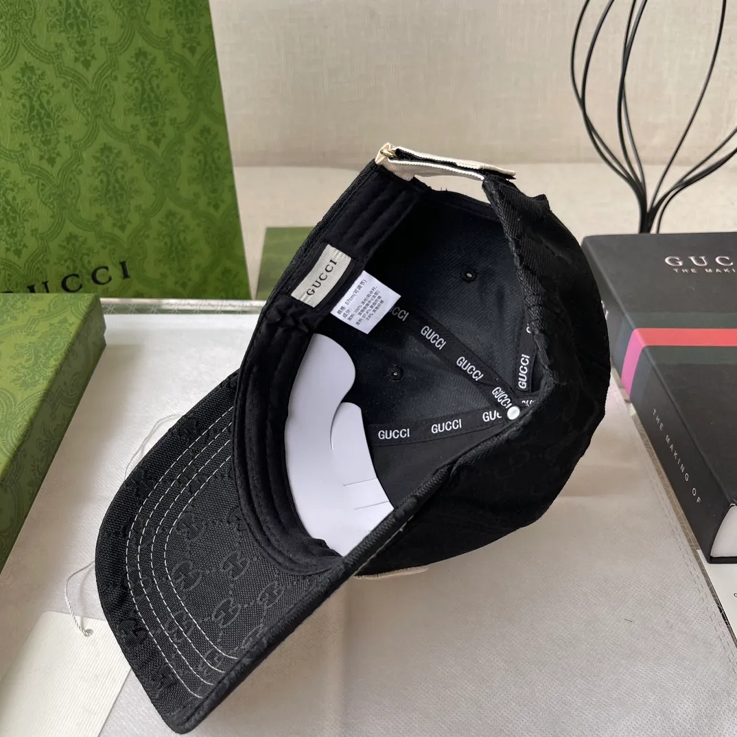 Special batch of 60 Gucci 2023 spring and summer new pure cotton baseball cap. The brim is spliced ​​with personalized contrasting denim, full of design. Personalized and thoughtful style, same style for men and women.