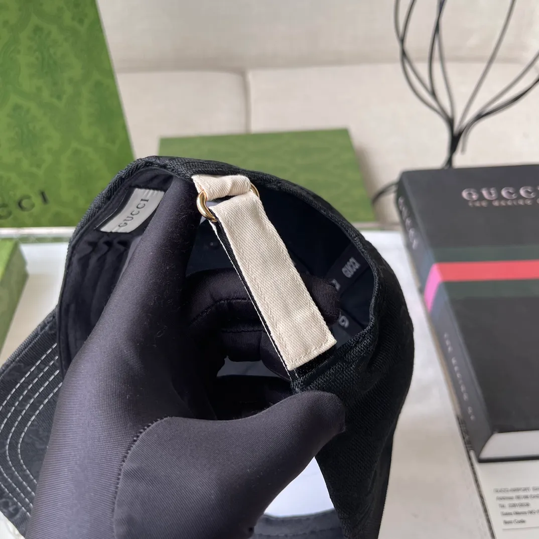 Special batch of 60 Gucci 2023 spring and summer new pure cotton baseball cap. The brim is spliced ​​with personalized contrasting denim, full of design. Personalized and thoughtful style, same style for men and women.