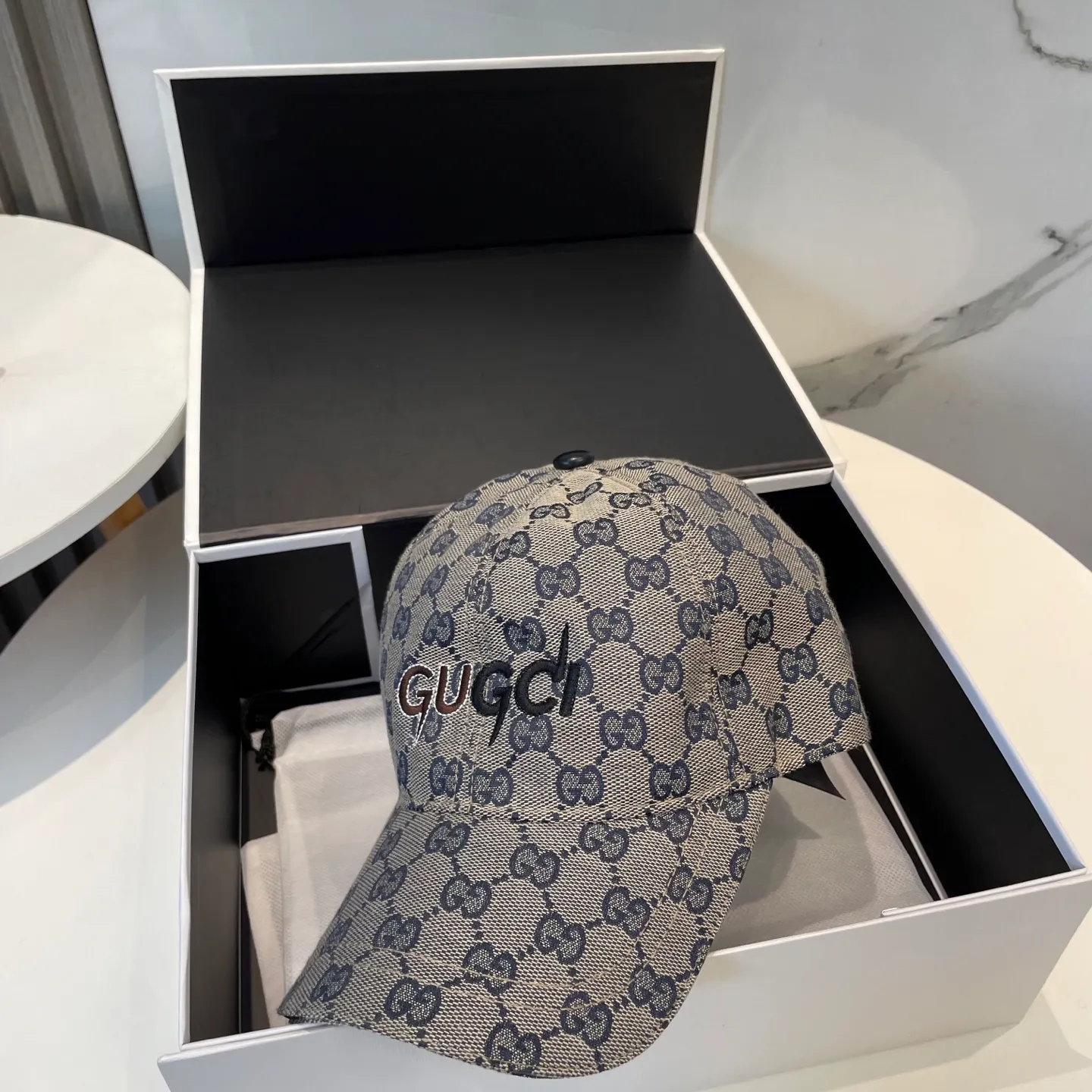 P60 Gucci (Gucci) classic original baseball cap😍Customized with 1:1 mold opening at the counter, the highest version, the original canvas is light and breathable! Photographed in real life, suitable for men and women in all seasons, basic head circumference 56cm, adjustable patches.