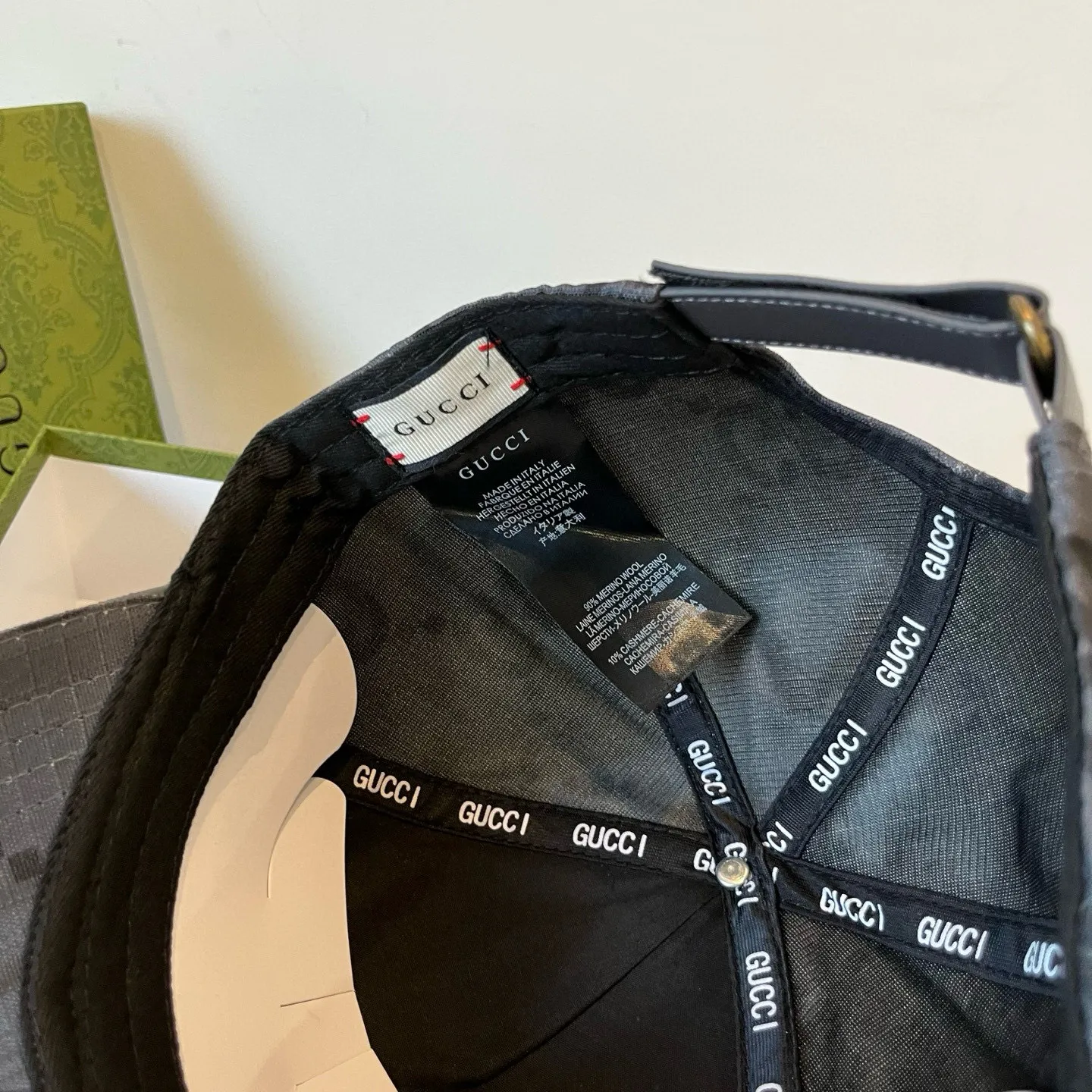 P60 Gucci Baseball Cap♥️GUCCI🧢New product from the official website, baseball cap, original quality, very popular 🔥🎩 The craftsmanship is very exquisite, high-end and classy! Low-key luxury, easy to carry! Running volume!