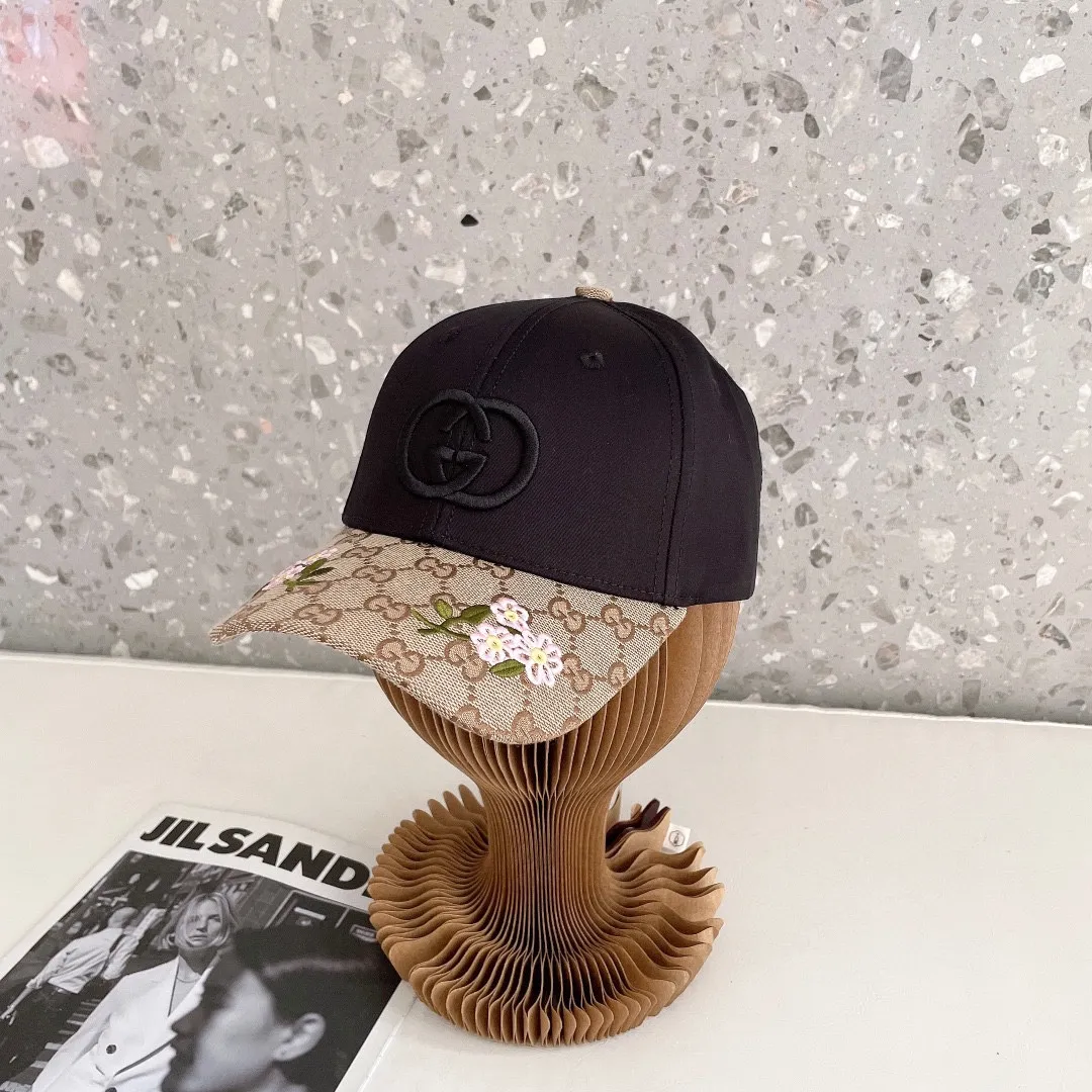P60 Gucci Gucci high-end mesh hat! The latest model! Fashion trend, high-end workmanship! Every hat is made with care! Extraordinary quality, details are also very important. Genuine leather cap nails, genuine leather adjustment strap! Classic jacquard fabric paired with original mesh and pure cotton sweatband, more breathable, sweat-absorbent and sun-protective.