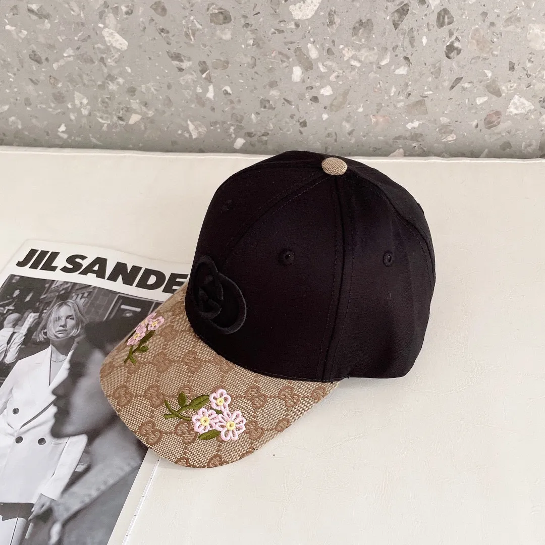 P60 Gucci Gucci high-end mesh hat! The latest model! Fashion trend, high-end workmanship! Every hat is made with care! Extraordinary quality, details are also very important. Genuine leather cap nails, genuine leather adjustment strap! Classic jacquard fabric paired with original mesh and pure cotton sweatband, more breathable, sweat-absorbent and sun-protective.