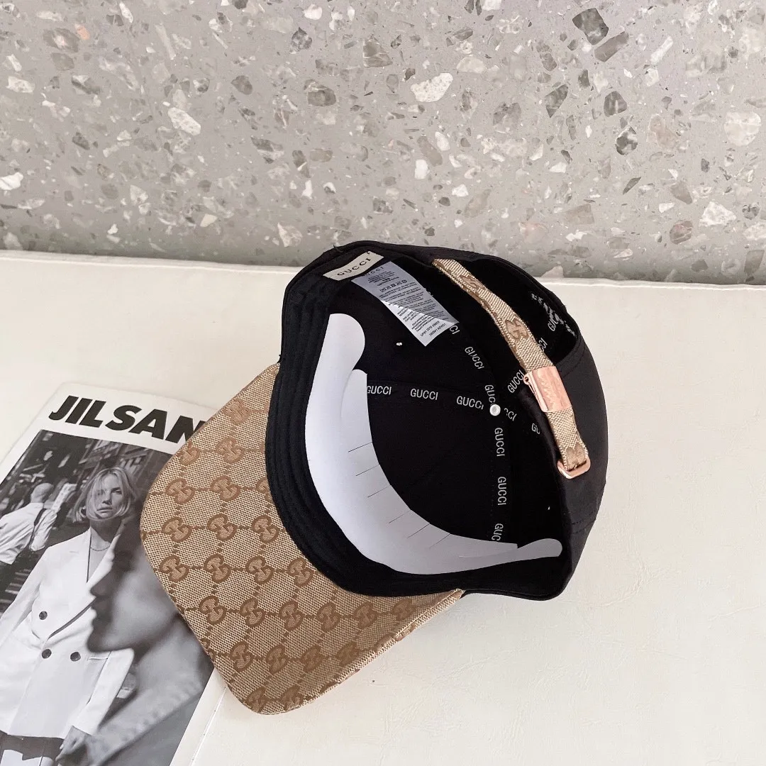 P60 Gucci Gucci high-end mesh hat! The latest model! Fashion trend, high-end workmanship! Every hat is made with care! Extraordinary quality, details are also very important. Genuine leather cap nails, genuine leather adjustment strap! Classic jacquard fabric paired with original mesh and pure cotton sweatband, more breathable, sweat-absorbent and sun-protective.