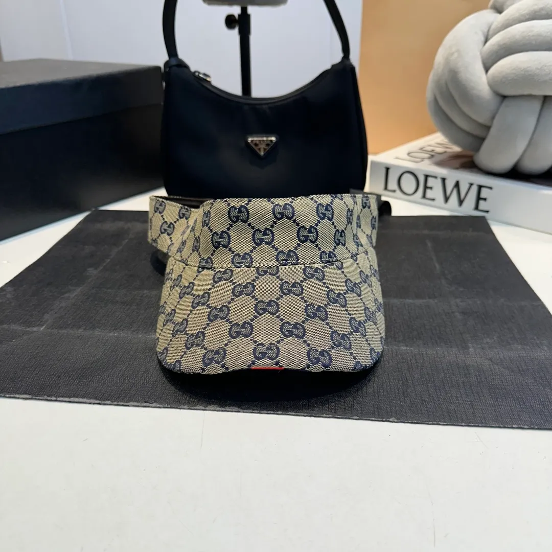 P90 GUCCI Gucci's latest original wide version of the web hat. 1:1 mold opening and customization at the counter, the highest version, original canvas fabric, light and breathable! Photographed in real life, suitable for men and women in all seasons, basic head circumference 56cm, adjustable patches