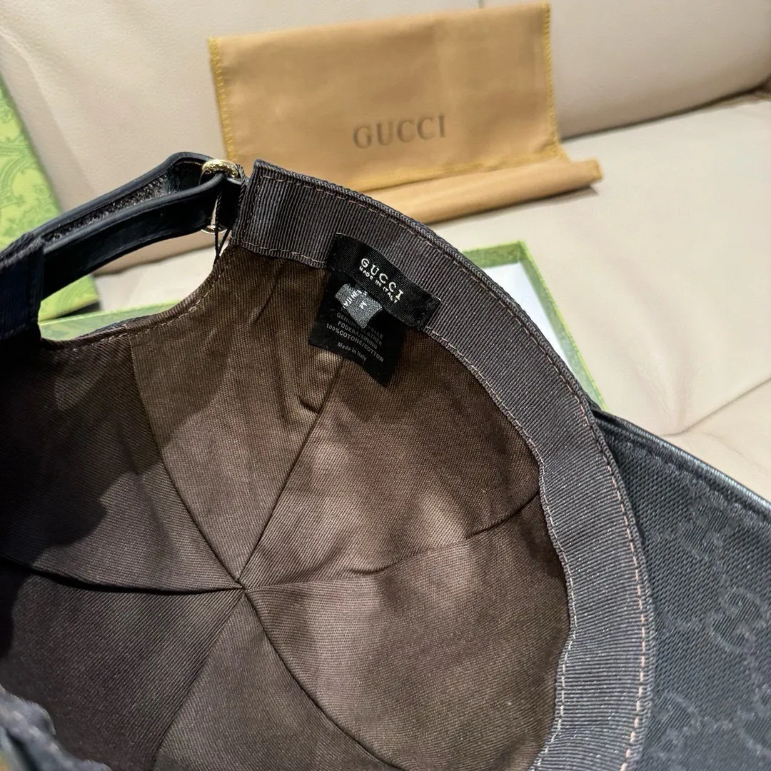 p90, the latest collaboration model of NY&Gucci (Gucci), original baseball cap, 1:1 mold customization, details comparable to those at the counter, original canvas fabric + first-layer cowhide, excellent quality! The first choice for handsome men and beautiful women, fashionable and versatile. The basic head circumference is 56cm, and the patch is adjustable.