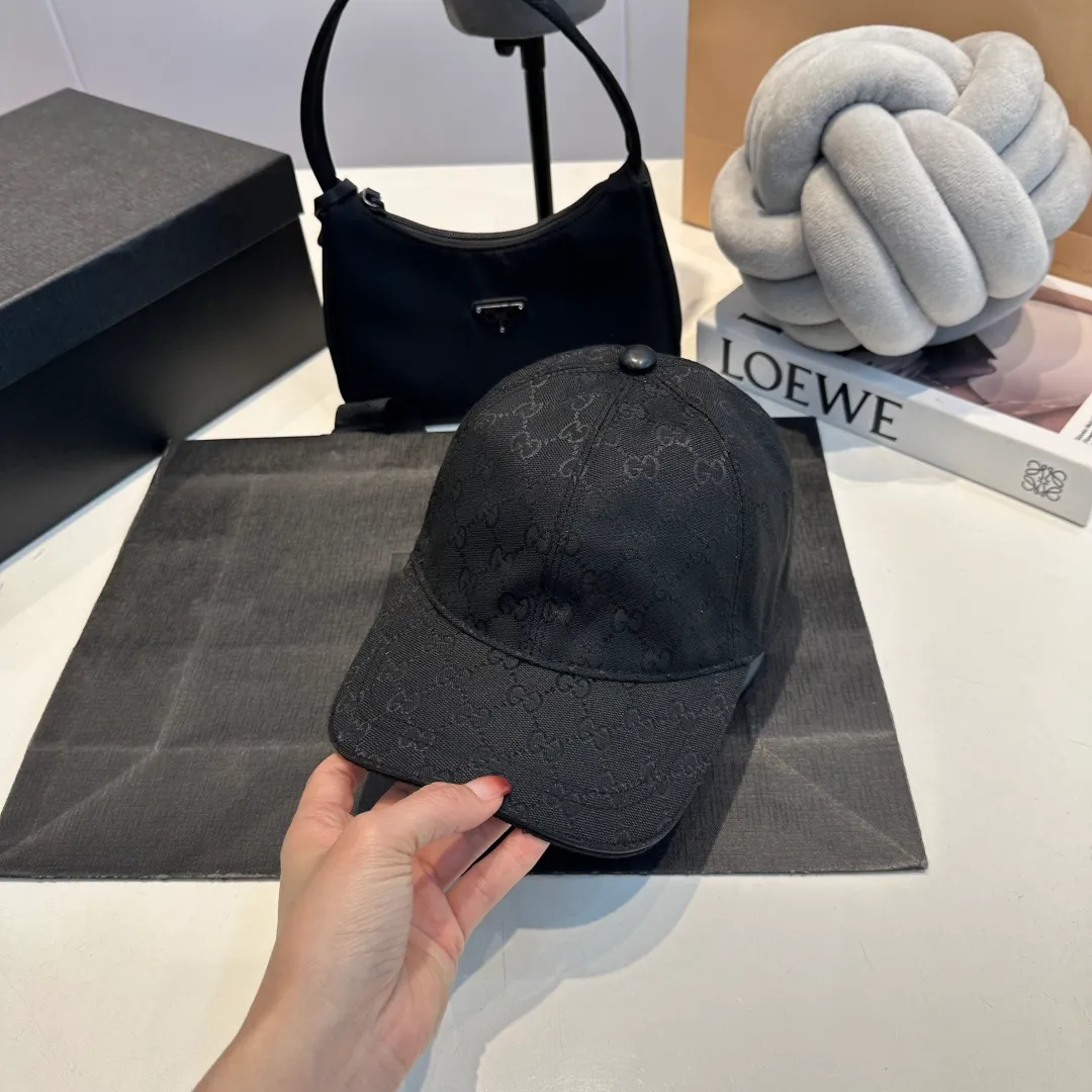 P60 Gucci (Gucci) classic original baseball cap😍Customized with 1:1 mold opening at the counter, the highest version, the original canvas is light and breathable! Photographed in real life, suitable for men and women in all seasons, basic head circumference 56cm, adjustable patches.