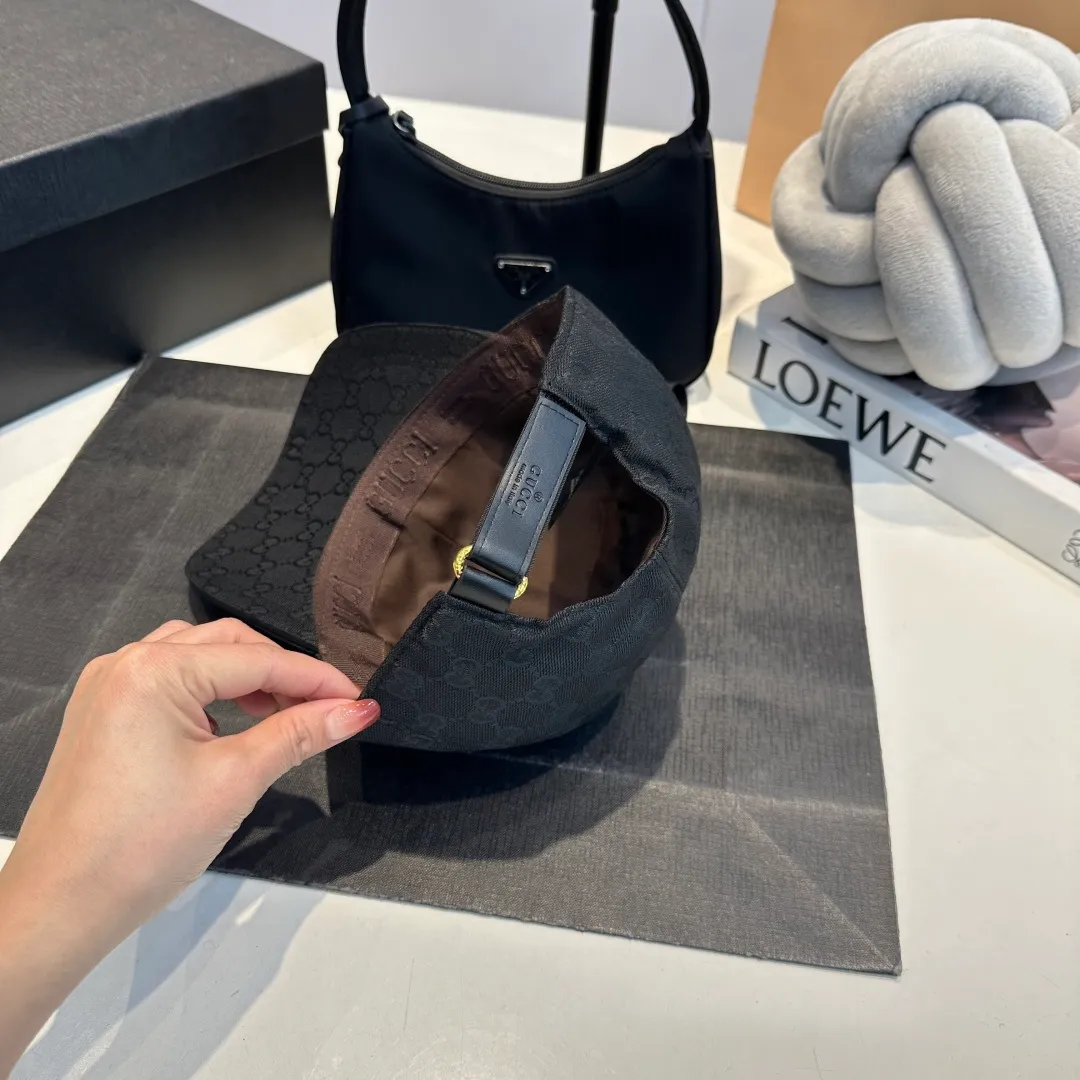 P60 Gucci (Gucci) classic original baseball cap😍Customized with 1:1 mold opening at the counter, the highest version, the original canvas is light and breathable! Photographed in real life, suitable for men and women in all seasons, basic head circumference 56cm, adjustable patches.