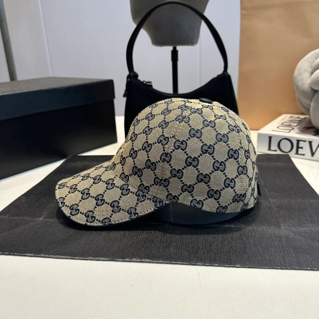 P90 Gucci (Gucci) new original baseball cap, metal small double G, the latest model at the counter, 1:1 mold opening and customization, genuine mold opening hardware, original canvas fabric + first layer of cowhide, original quality! The quality is great, the basic head circumference is 56cm, and the patch is adjustable.