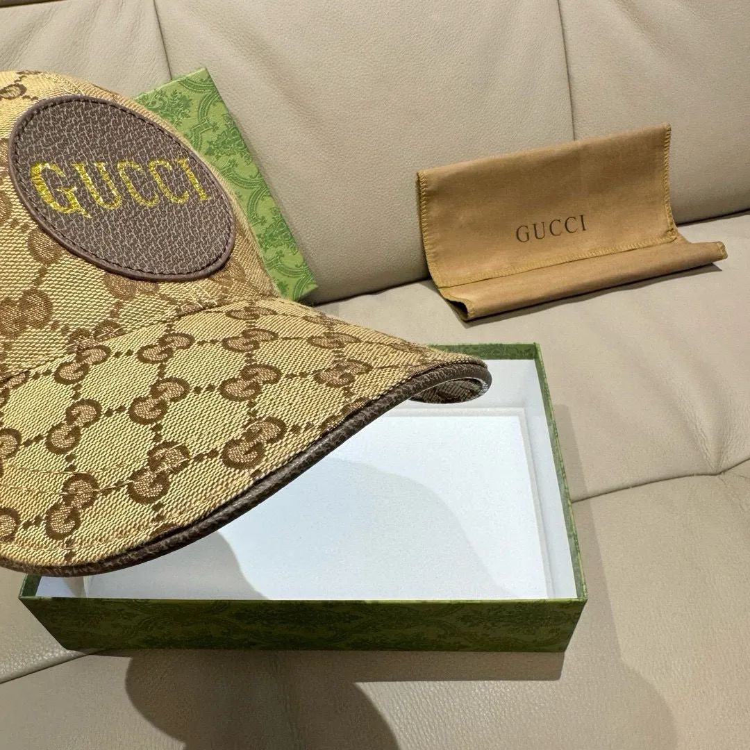 P90., Gucci (Gucci) new original baseball cap, Gucci hot stamping, the latest model at the counter, 1:1 custom mold opening, genuine mold opening, original canvas fabric + first layer of cowhide, original quality! The quality is great, the basic head circumference is 56cm, and the patch is adjustable.