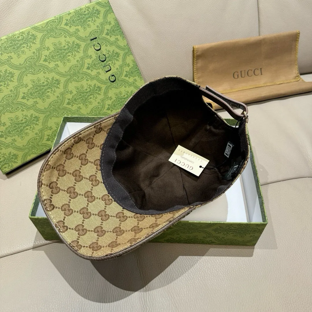 P90., Gucci (Gucci) new original baseball cap, Gucci hot stamping, the latest model at the counter, 1:1 custom mold opening, genuine mold opening, original canvas fabric + first layer of cowhide, original quality! The quality is great, the basic head circumference is 56cm, and the patch is adjustable.