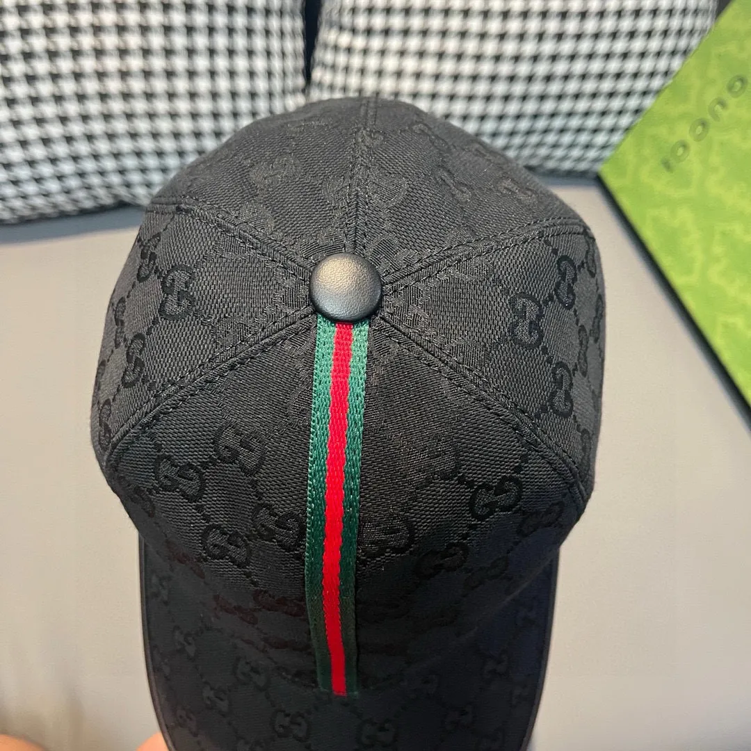 p90., Gucci (Gucci) classic original baseball cap, vertical small webbing, 1:1 mold customization, original canvas + first-layer cowhide, genuine leather edging, handsome and fashionable, popular purchasing agency, versatile style for men and women, great quality! The basic head circumference is 56cm, and the patch is adjustable.