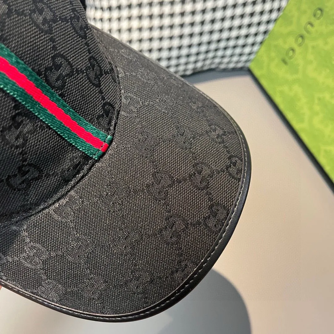 p90., Gucci (Gucci) classic original baseball cap, vertical small webbing, 1:1 mold customization, original canvas + first-layer cowhide, genuine leather edging, handsome and fashionable, popular purchasing agency, versatile style for men and women, great quality! The basic head circumference is 56cm, and the patch is adjustable.