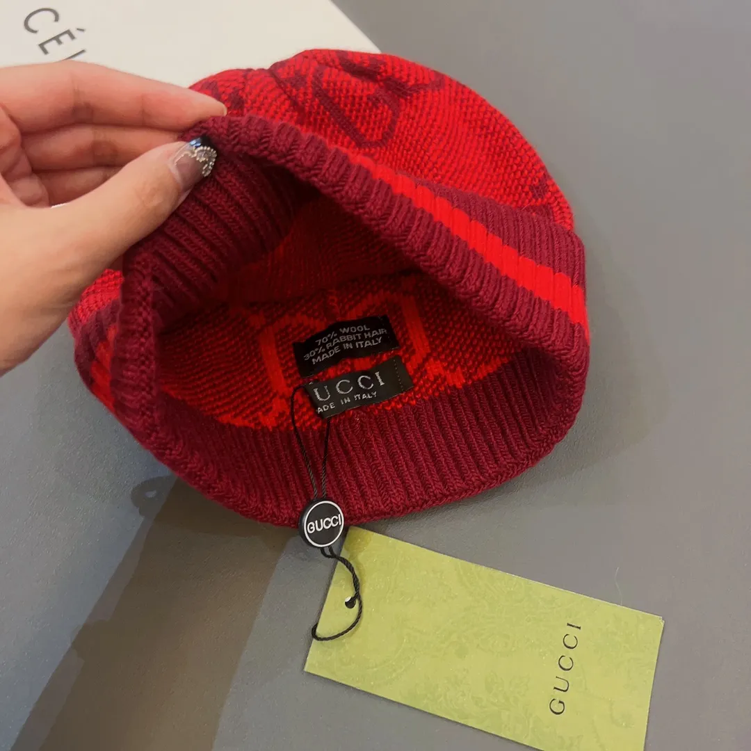 Special batch of 90 Gucci-new towel knitted woolen hat. The hot-selling knitted hat at the counter, super beautiful gg letters. Highly elastic knitted fabric, babies of any head shape can wear it with their eyes closed.
