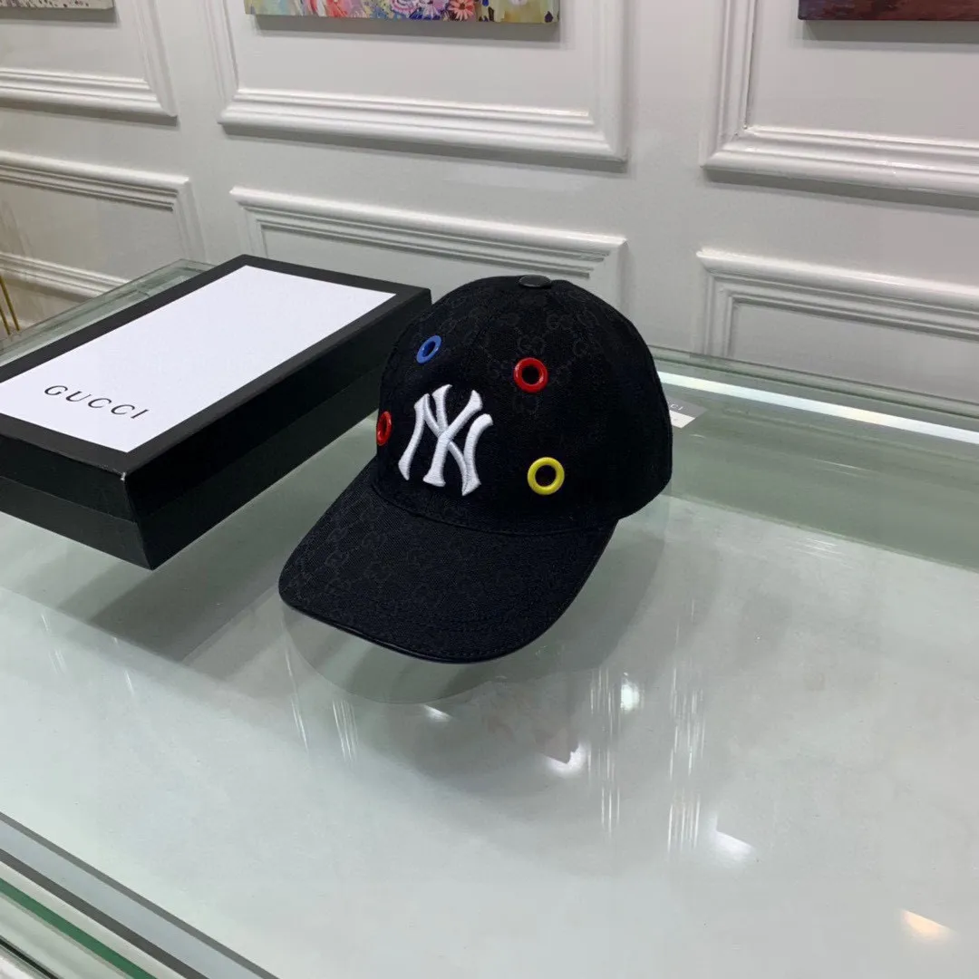 🉐130 new models shipped! NY&Gucci (Gucci) cooperation baseball cap, the latest model in the counter, NY embroidery, 1:1 mold customization, original breathable canvas fabric + first layer of cowhide, perfect details, original quality, exclusive physical shooting, suitable for men and women. Comes with box and cloth bag, available in 3 colors at the counter!