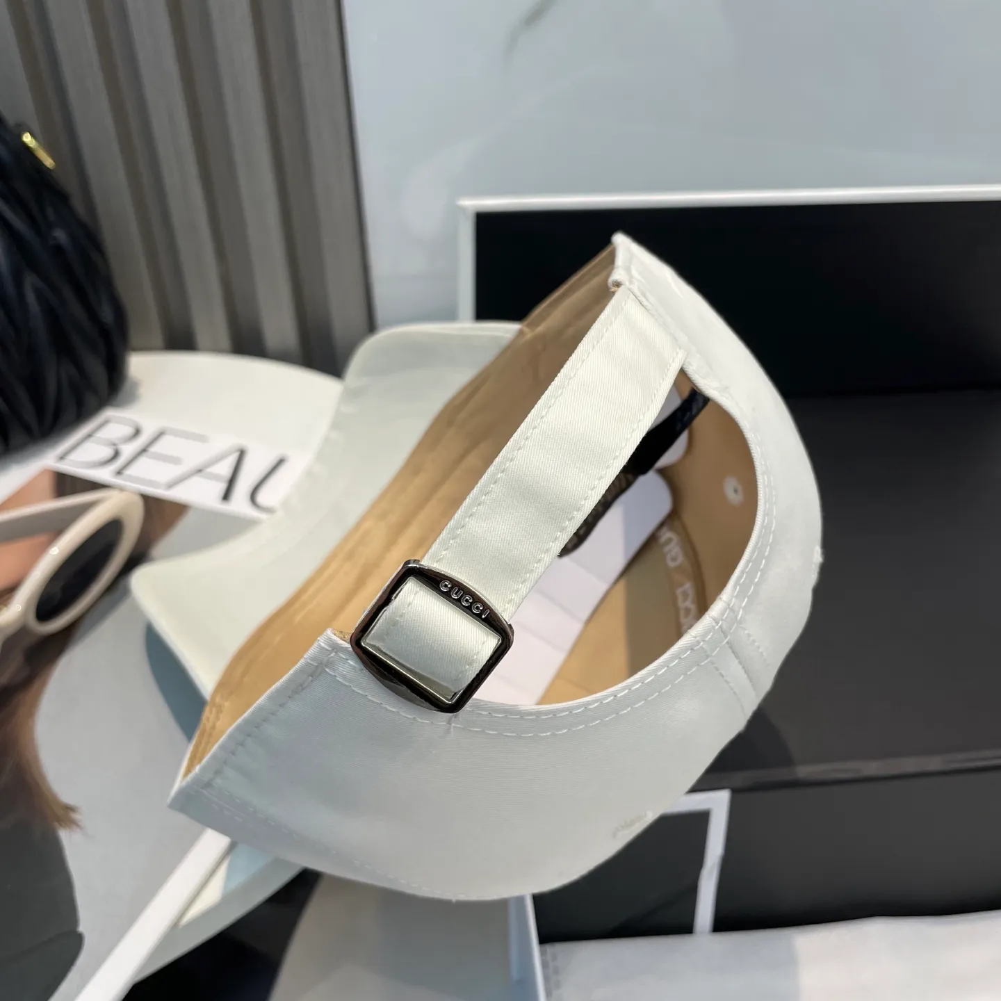 P66 original quality GUCCI Gucci Baseball Cap🧢Official website new product Gucci Baseball Cap🧢is coming soon. The craftsmanship is very exquisite, high-end and classy! Low-key luxury, easy to carry! Running volume!