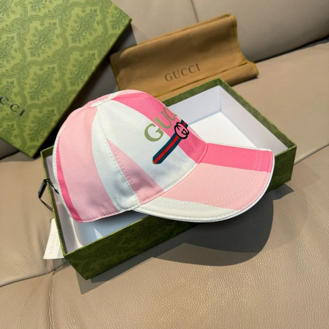 ,, Gucci (Gucci) new original baseball cap, silk screen logo, 1:1 mold opening and customization at the counter, original canvas fabric + first layer of cowhide, pure cotton lining, light and breathable! The quality is great, the basic head circumference is 56cm, and the patch is adjustable.