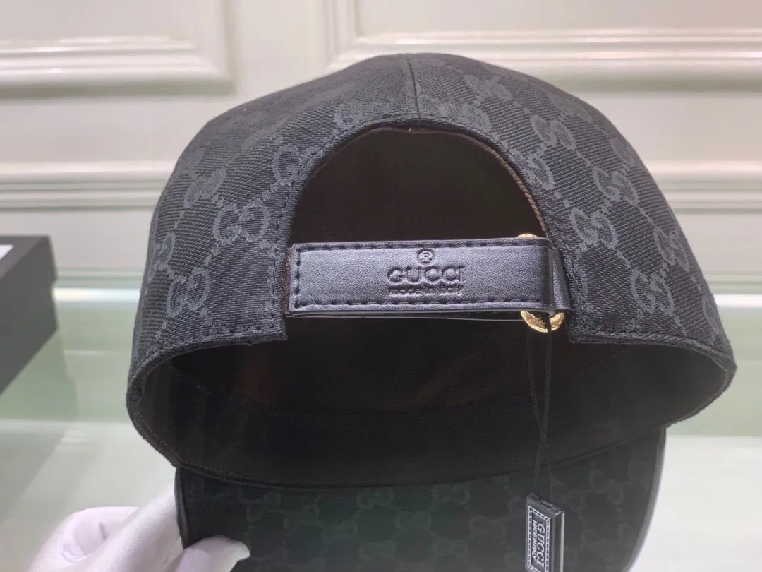 🉐120 new models shipped p, Gucci (Gucci) new original baseball cap, heavy embroidery, 1:1 mold customization, details comparable to counters, original canvas fabric + first layer of cowhide, pure cotton lining, great quality! The first choice for handsome men and beautiful women, fashionable and versatile. Basic head circumference 56, adjustable patch