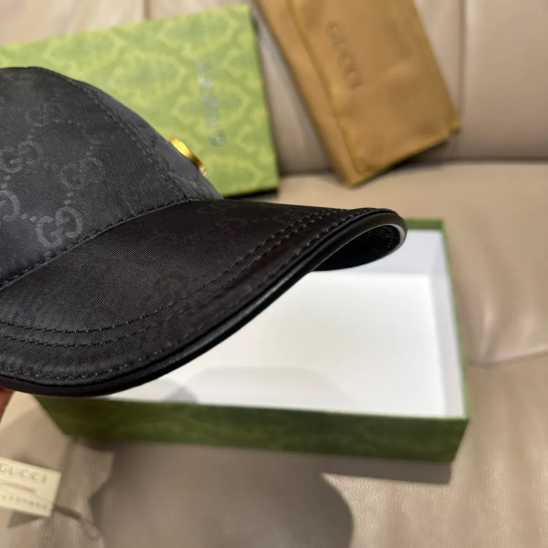 P90., Gucci (Gucci) new original baseball cap, metal double G, the latest model at the counter, 1:1 mold customization, genuine mold hardware, original canvas fabric + first-layer cowhide, original quality! The quality is great, the basic head circumference is 56cm, and the patch is adjustable.