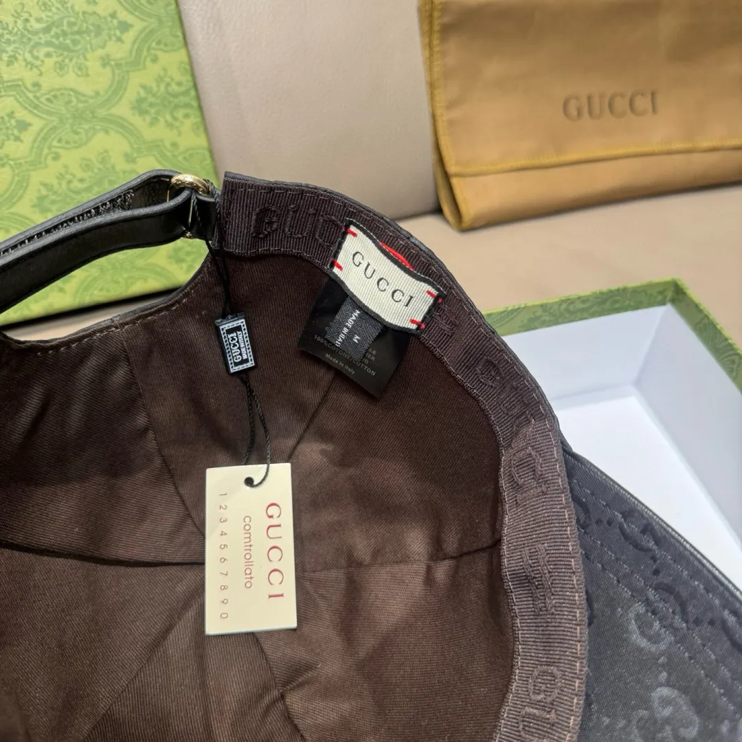 P90., Gucci (Gucci) new original baseball cap, metal double G, the latest model at the counter, 1:1 mold customization, genuine mold hardware, original canvas fabric + first-layer cowhide, original quality! The quality is great, the basic head circumference is 56cm, and the patch is adjustable.