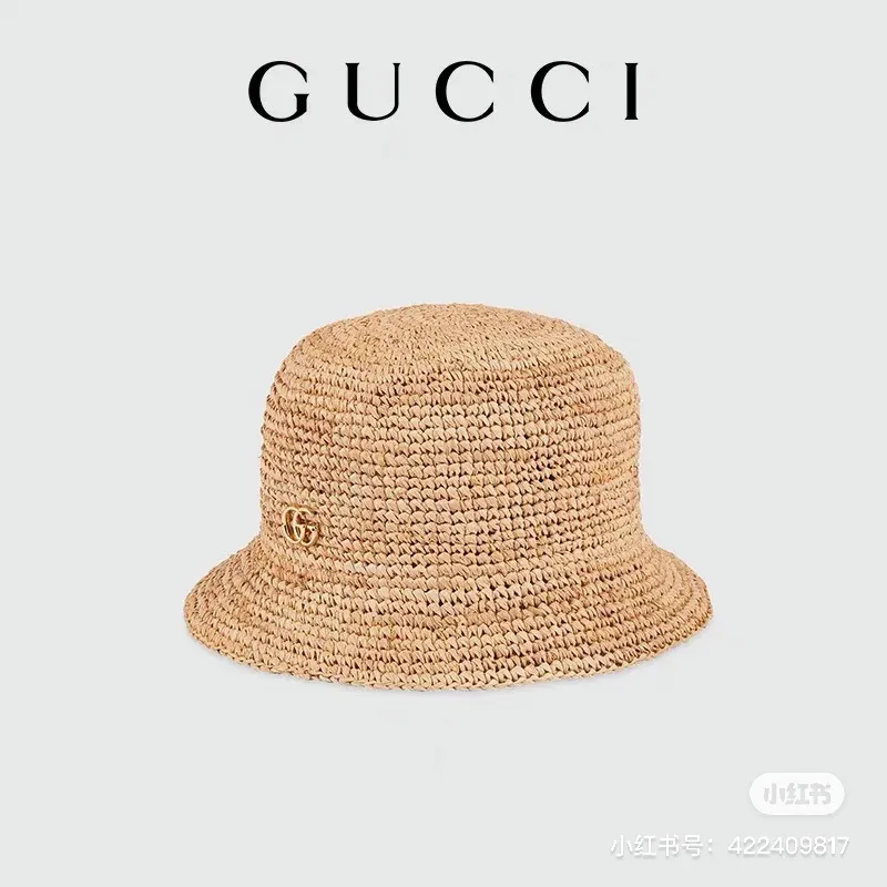 p130 recommends a Gucci ivory woven raffia straw hat. Retro college style and nostalgic street style have been popular for decades. Different styles interpret eclectic fashion trends. The concerto provides rich inspiration for the 2019 early spring series. Inspired by the popularity of bucket hats in the '80s and '90s, this hat is crafted from woven raffia. Retro college style and nostalgic street style have been popular for several years. Different styles interpret eclectic fashion trends. The concerto provides rich inspiration for the 2019 early spring series. Inspired by the popularity of bucket hats in the '80s and '90s, this hat is crafted from woven raffia. Ivory woven raffia Gold-tone Double G detail100% raffia