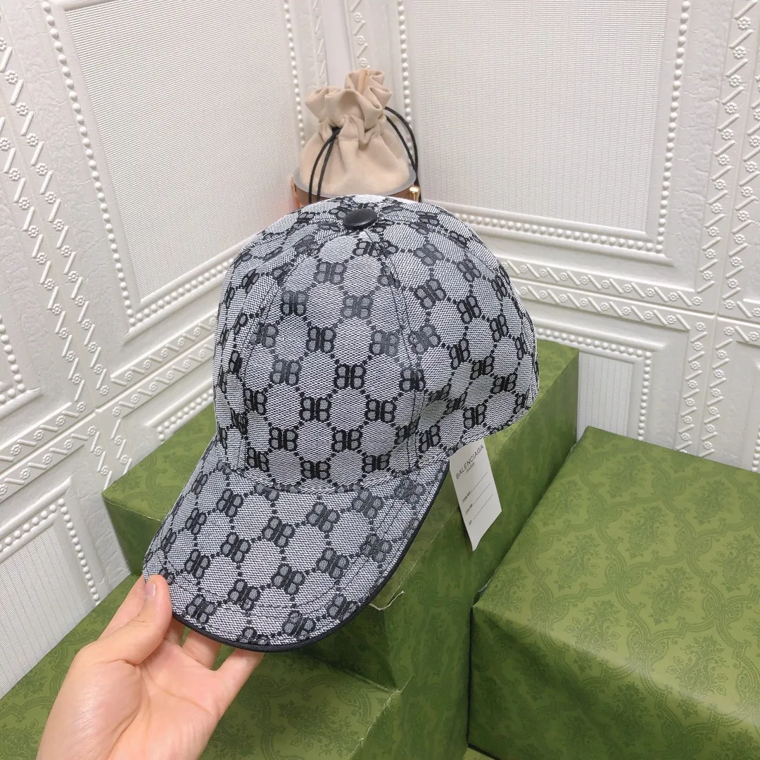 💰100 Gucci (Gucci) new original baseball cap, the latest model at the counter, 1:1 mold customization, genuine mold hardware, original canvas fabric + first-layer cowhide, original quality! The quality is great, the basic head circumference is 56cm, and the patch is adjustable.